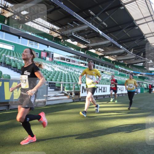 06.10.2024 - 19. swb-Marathon Bremen Yannick Fuchs http://msf.ph/oto/7360214 06.10.2024 10:25:42 Laufen im Stadion 7141, 7260, 7294, 7429, 7433, 7496, 7548, 7793, 7826, 7906, 8177, 8228, 8242, 8301, 8412, 8478, 8481, 8492, 8497, 8659, 8666, 8671, 8672, 8680, 8713, 8715, 8749, 8806, 8812, 8905, 8975, 9061 meine-sportfotos.de