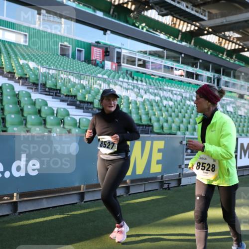 06.10.2024 - 19. swb-Marathon Bremen Yannick Fuchs http://msf.ph/oto/7360215 06.10.2024 10:42:07 Laufen im Stadion 7096, 7097, 7163, 7291, 7309, 7483, 7497, 7602, 7676, 7712, 7740, 7742, 7755, 7804, 7866, 7901, 8299, 8307, 8344, 8372, 8386, 8387, 8482, 8503, 8527, 8528, 8669, 8692, 8706, 8844, 8882, 8886, 8887, 8917, 8942, 8959, 8976, 9045, 9989 meine-sportfotos.de