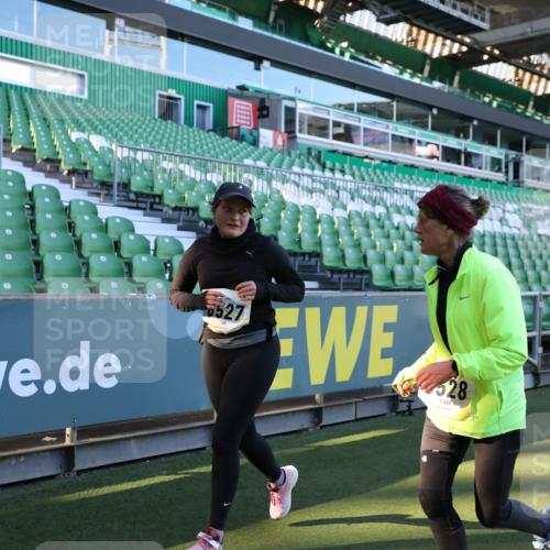 06.10.2024 - 19. swb-Marathon Bremen Yannick Fuchs http://msf.ph/oto/7360227 06.10.2024 10:42:07 Laufen im Stadion 7096, 7097, 7163, 7291, 7309, 7483, 7497, 7602, 7676, 7712, 7740, 7742, 7755, 7804, 7866, 7901, 8299, 8307, 8344, 8372, 8386, 8387, 8482, 8503, 8527, 8528, 8669, 8692, 8706, 8844, 8882, 8886, 8887, 8917, 8942, 8959, 8976, 9045, 9989 meine-sportfotos.de