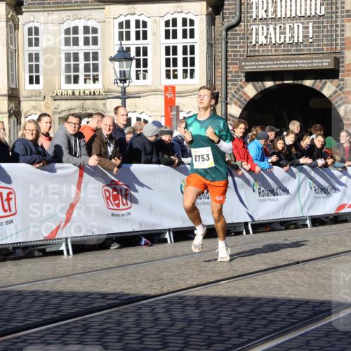 06.10.2024 - 19. swb-Marathon Bremen Strokosch-Dieckow http://msf.ph/oto/7360228 06.10.2024 10:32:35 Ziel 7247, 8211, 8753, 8780 meine-sportfotos.de
