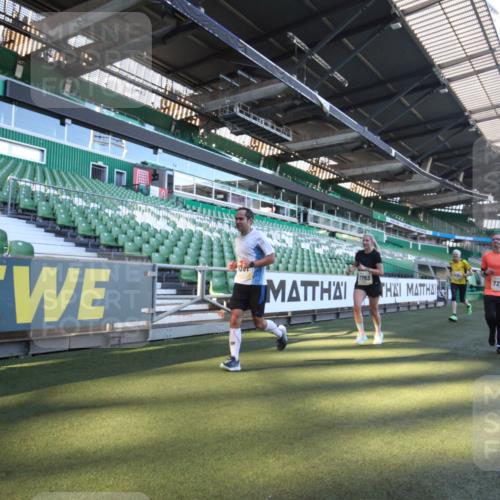 06.10.2024 - 19. swb-Marathon Bremen Yannick Fuchs http://msf.ph/oto/7360237 06.10.2024 10:25:50 Laufen im Stadion 7141, 7294, 7429, 7433, 7485, 7496, 7548, 7771, 7793, 7826, 7906, 7978, 8075, 8177, 8242, 8301, 8321, 8426, 8481, 8492, 8497, 8555, 8659, 8671, 8672, 8713, 8715, 8775, 8793, 8806, 8812, 8905, 9034, 9061 meine-sportfotos.de