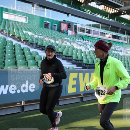 06.10.2024 - 19. swb-Marathon Bremen Yannick Fuchs http://msf.ph/oto/7360239 06.10.2024 10:42:07 Laufen im Stadion 7096, 7097, 7163, 7291, 7309, 7483, 7497, 7602, 7676, 7712, 7740, 7742, 7755, 7804, 7866, 7901, 8299, 8307, 8344, 8372, 8386, 8387, 8482, 8503, 8527, 8528, 8669, 8692, 8706, 8844, 8882, 8886, 8887, 8917, 8942, 8959, 8976, 9045, 9989 meine-sportfotos.de