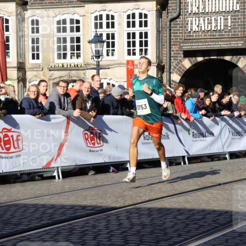 06.10.2024 - 19. swb-Marathon Bremen Strokosch-Dieckow http://msf.ph/oto/7360241 06.10.2024 10:32:35 Ziel 7247, 8211, 8753, 8780 meine-sportfotos.de