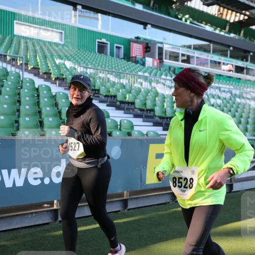 06.10.2024 - 19. swb-Marathon Bremen Yannick Fuchs http://msf.ph/oto/7360245 06.10.2024 10:42:07 Laufen im Stadion 7096, 7097, 7163, 7291, 7309, 7483, 7497, 7602, 7676, 7712, 7740, 7742, 7755, 7804, 7866, 7901, 8299, 8307, 8344, 8372, 8386, 8387, 8482, 8503, 8527, 8528, 8669, 8692, 8706, 8844, 8882, 8886, 8887, 8917, 8942, 8959, 8976, 9045, 9989 meine-sportfotos.de
