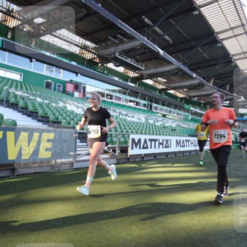 06.10.2024 - 19. swb-Marathon Bremen Yannick Fuchs http://msf.ph/oto/7360254 06.10.2024 10:25:51 Laufen im Stadion 7141, 7294, 7429, 7433, 7485, 7496, 7508, 7548, 7771, 7793, 7826, 7906, 7978, 8075, 8177, 8242, 8301, 8321, 8426, 8481, 8492, 8497, 8555, 8659, 8671, 8672, 8713, 8715, 8775, 8793, 8806, 8812, 8905, 9034, 9061 meine-sportfotos.de