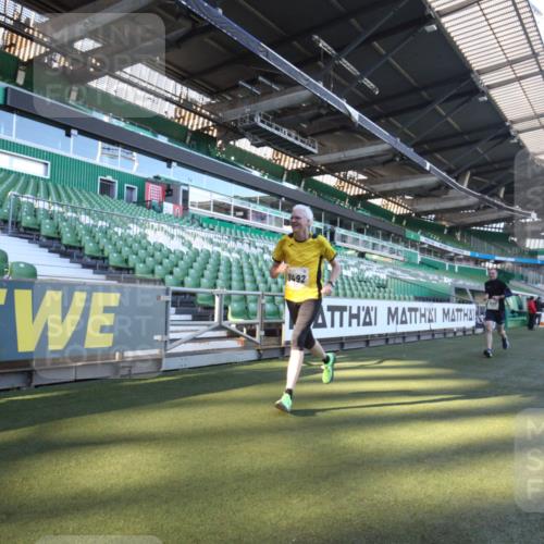 06.10.2024 - 19. swb-Marathon Bremen Yannick Fuchs http://msf.ph/oto/7360262 06.10.2024 10:25:52 Laufen im Stadion 7141, 7294, 7403, 7429, 7433, 7485, 7496, 7508, 7548, 7771, 7793, 7826, 7978, 8075, 8177, 8242, 8301, 8321, 8426, 8481, 8492, 8497, 8555, 8659, 8672, 8713, 8715, 8775, 8793, 8806, 8812, 8905, 9034, 9061 meine-sportfotos.de