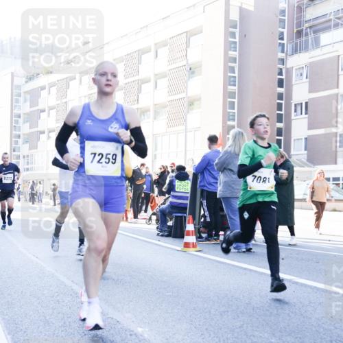 06.10.2024 - 19. swb-Marathon Bremen Matties Gatica Varas http://msf.ph/oto/7360271 06.10.2024 10:39:00 Laufen 8313, 7259, 7081 meine-sportfotos.de