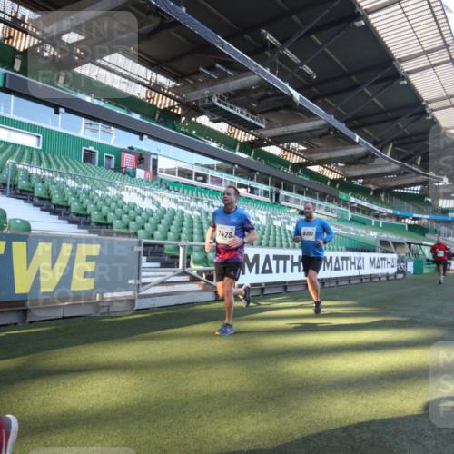 06.10.2024 - 19. swb-Marathon Bremen Yannick Fuchs http://msf.ph/oto/7360291 06.10.2024 10:25:58 Laufen im Stadion 7141, 7294, 7327, 7403, 7429, 7433, 7485, 7496, 7508, 7548, 7771, 7793, 7978, 8075, 8177, 8301, 8321, 8376, 8426, 8481, 8492, 8497, 8555, 8601, 8659, 8715, 8775, 8793, 8814, 8905, 8913, 8973, 8996, 8997, 9034, 9061 meine-sportfotos.de
