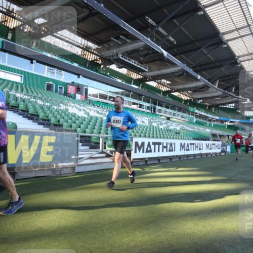 06.10.2024 - 19. swb-Marathon Bremen Yannick Fuchs http://msf.ph/oto/7360298 06.10.2024 10:25:59 Laufen im Stadion 7141, 7294, 7327, 7403, 7414, 7429, 7433, 7485, 7496, 7508, 7548, 7771, 7793, 7978, 8075, 8177, 8301, 8321, 8376, 8426, 8481, 8492, 8497, 8555, 8601, 8659, 8715, 8775, 8793, 8814, 8905, 8913, 8973, 8996, 8997, 9034, 9061, 9084 meine-sportfotos.de