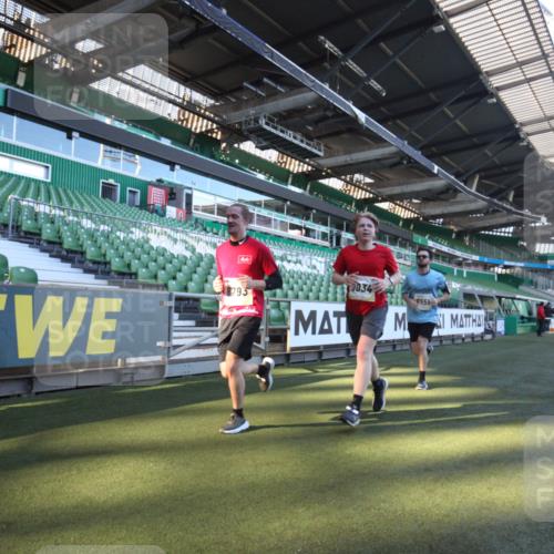 06.10.2024 - 19. swb-Marathon Bremen Yannick Fuchs http://msf.ph/oto/7360333 06.10.2024 10:26:05 Laufen im Stadion 7045, 7141, 7294, 7327, 7403, 7414, 7429, 7433, 7485, 7496, 7508, 7548, 7771, 7793, 7978, 8075, 8177, 8301, 8321, 8376, 8426, 8481, 8492, 8555, 8601, 8659, 8733, 8775, 8793, 8814, 8913, 8973, 8996, 8997, 9034, 9051, 9054, 9061, 9084 meine-sportfotos.de