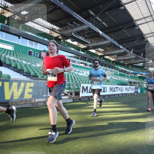 06.10.2024 - 19. swb-Marathon Bremen Yannick Fuchs http://msf.ph/oto/7360345 06.10.2024 10:26:05 Laufen im Stadion 7045, 7141, 7294, 7327, 7403, 7414, 7429, 7433, 7485, 7496, 7508, 7548, 7771, 7793, 7978, 8075, 8177, 8301, 8321, 8376, 8426, 8481, 8492, 8555, 8601, 8659, 8733, 8775, 8793, 8814, 8913, 8973, 8996, 8997, 9034, 9051, 9054, 9061, 9084 meine-sportfotos.de