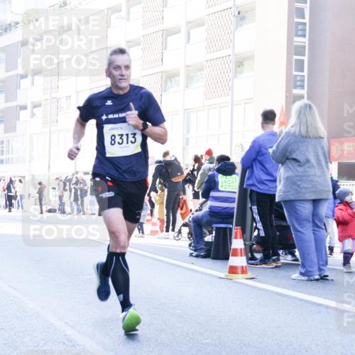 06.10.2024 - 19. swb-Marathon Bremen Matties Gatica Varas http://msf.ph/oto/7360350 06.10.2024 10:39:03 Laufen 8313 meine-sportfotos.de