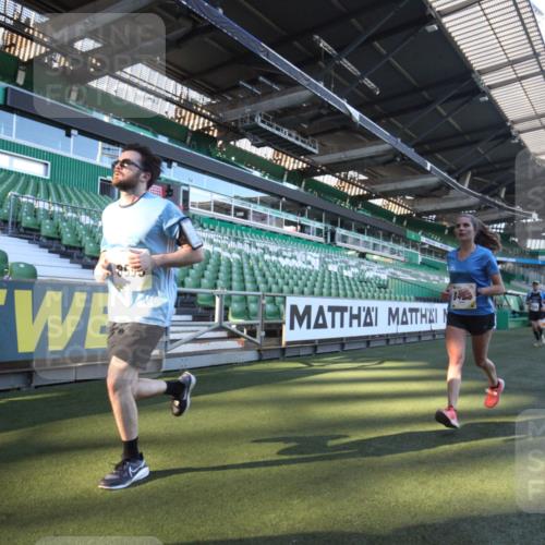 06.10.2024 - 19. swb-Marathon Bremen Yannick Fuchs http://msf.ph/oto/7360351 06.10.2024 10:26:06 Laufen im Stadion 7045, 7141, 7294, 7327, 7403, 7414, 7429, 7433, 7485, 7496, 7508, 7548, 7771, 7793, 7978, 8075, 8177, 8301, 8321, 8376, 8426, 8481, 8492, 8555, 8601, 8659, 8733, 8775, 8793, 8814, 8913, 8973, 8996, 8997, 9034, 9051, 9054, 9061, 9084 meine-sportfotos.de