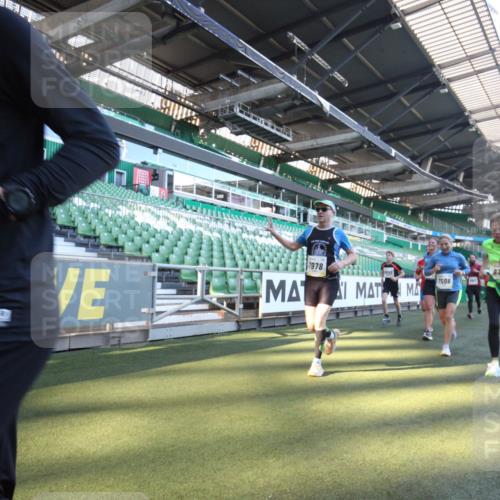 06.10.2024 - 19. swb-Marathon Bremen Yannick Fuchs http://msf.ph/oto/7360365 06.10.2024 10:26:10 Laufen im Stadion 7045, 7141, 7294, 7327, 7403, 7414, 7429, 7433, 7485, 7508, 7548, 7771, 7793, 7874, 7978, 8075, 8177, 8192, 8301, 8321, 8376, 8426, 8481, 8492, 8555, 8601, 8659, 8733, 8775, 8793, 8814, 8913, 8970, 8973, 8996, 8997, 9000, 9034, 9051, 9054, 9061, 9084 meine-sportfotos.de