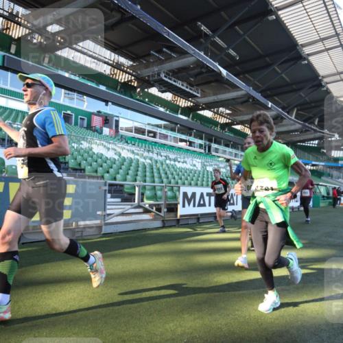 06.10.2024 - 19. swb-Marathon Bremen Yannick Fuchs http://msf.ph/oto/7360380 06.10.2024 10:26:11 Laufen im Stadion 7045, 7141, 7294, 7327, 7403, 7414, 7429, 7433, 7485, 7508, 7771, 7793, 7874, 7978, 8075, 8177, 8192, 8301, 8321, 8376, 8426, 8492, 8555, 8601, 8733, 8775, 8793, 8814, 8913, 8970, 8973, 8996, 8997, 9000, 9034, 9051, 9054, 9061, 9084 meine-sportfotos.de