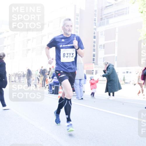 06.10.2024 - 19. swb-Marathon Bremen Matties Gatica Varas http://msf.ph/oto/7360392 06.10.2024 10:39:04 Laufen 8313 meine-sportfotos.de