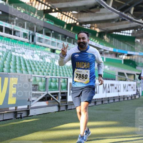 06.10.2024 - 19. swb-Marathon Bremen Yannick Fuchs http://msf.ph/oto/7360414 06.10.2024 10:39:56 Laufen im Stadion 7010, 7151, 7322, 7347, 7519, 7624, 7695, 7707, 7796, 7799, 7913, 7922, 7948, 7960, 8110, 8127, 8249, 8279, 8375, 8505, 8632, 8773, 8850, 8873, 8909, 8910, 8911, 9098, 9101, 9111 meine-sportfotos.de