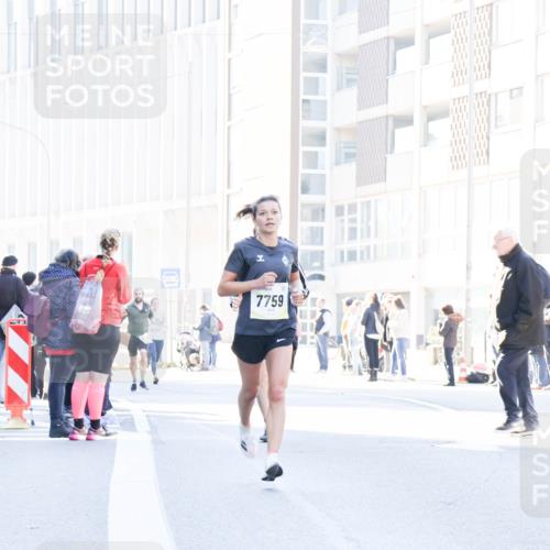 06.10.2024 - 19. swb-Marathon Bremen Matties Gatica Varas http://msf.ph/oto/7360420 06.10.2024 10:39:07 Laufen 5343, 2024, 8228, 7759 meine-sportfotos.de