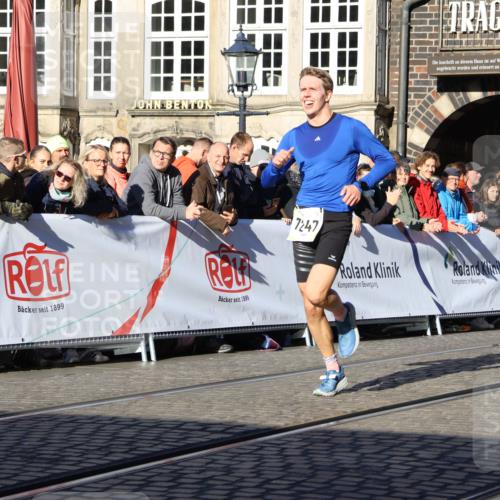 06.10.2024 - 19. swb-Marathon Bremen Strokosch-Dieckow http://msf.ph/oto/7360434 06.10.2024 10:32:43 Ziel 7247, 8211, 8647 meine-sportfotos.de