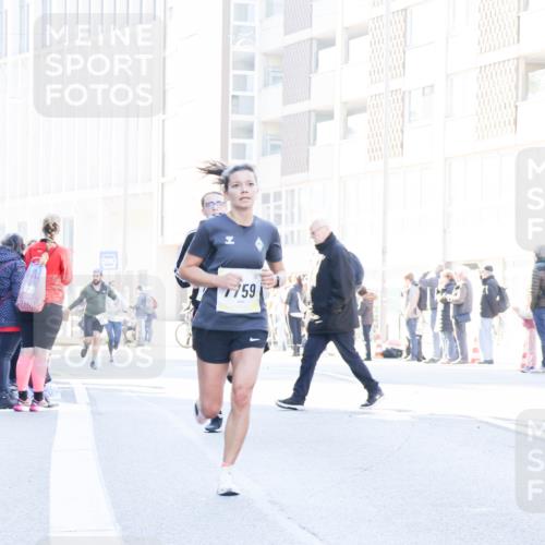 06.10.2024 - 19. swb-Marathon Bremen Matties Gatica Varas http://msf.ph/oto/7360485 06.10.2024 10:39:08 Laufen 759, 59 meine-sportfotos.de