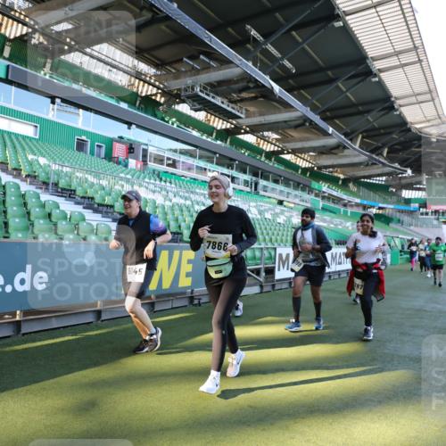 06.10.2024 - 19. swb-Marathon Bremen Yannick Fuchs http://msf.ph/oto/7360548 06.10.2024 10:42:19 Laufen im Stadion 7096, 7097, 7163, 7291, 7309, 7422, 7426, 7483, 7497, 7676, 7712, 7755, 7795, 7866, 7901, 8087, 8299, 8307, 8344, 8386, 8387, 8503, 8528, 8669, 8692, 8706, 8882, 8886, 8887, 8917, 8942, 8959, 8976, 9045, 9998 meine-sportfotos.de