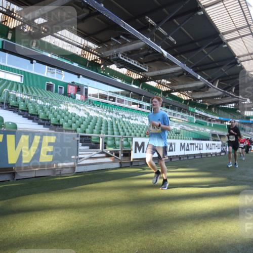 06.10.2024 - 19. swb-Marathon Bremen Yannick Fuchs http://msf.ph/oto/7360553 06.10.2024 10:26:31 Laufen im Stadion 7045, 7327, 7403, 7414, 7508, 7576, 7720, 7874, 7978, 8075, 8192, 8321, 8376, 8426, 8452, 8578, 8601, 8652, 8733, 8814, 8870, 8913, 8970, 8973, 8996, 8997, 9000, 9025, 9051, 9054, 9070, 9084 meine-sportfotos.de