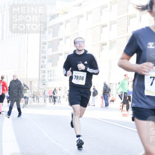 06.10.2024 - 19. swb-Marathon Bremen Matties Gatica Varas http://msf.ph/oto/7360556 06.10.2024 10:39:10 Laufen 7906, 7 meine-sportfotos.de