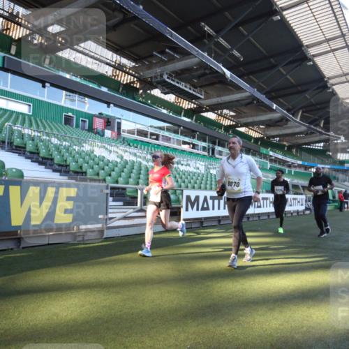 06.10.2024 - 19. swb-Marathon Bremen Yannick Fuchs http://msf.ph/oto/7360579 06.10.2024 10:26:35 Laufen im Stadion 7045, 7327, 7403, 7414, 7491, 7508, 7576, 7720, 7874, 7953, 8192, 8335, 8376, 8452, 8578, 8601, 8652, 8733, 8814, 8870, 8913, 8970, 8973, 8996, 8997, 9000, 9025, 9051, 9054, 9070, 9084 meine-sportfotos.de