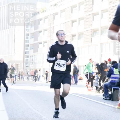 06.10.2024 - 19. swb-Marathon Bremen Matties Gatica Varas http://msf.ph/oto/7360583 06.10.2024 10:39:10 Laufen 7906 meine-sportfotos.de