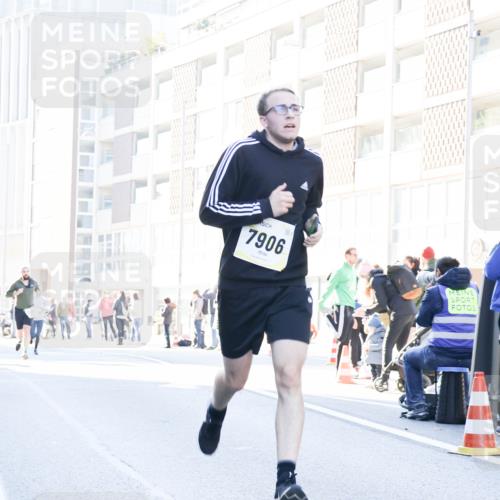 06.10.2024 - 19. swb-Marathon Bremen Matties Gatica Varas http://msf.ph/oto/7360605 06.10.2024 10:39:10 Laufen 7906 meine-sportfotos.de