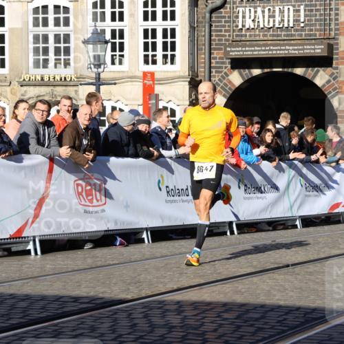 06.10.2024 - 19. swb-Marathon Bremen Strokosch-Dieckow http://msf.ph/oto/7360626 06.10.2024 10:32:59 Ziel 8647 meine-sportfotos.de