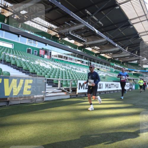 06.10.2024 - 19. swb-Marathon Bremen Yannick Fuchs http://msf.ph/oto/7360631 06.10.2024 10:26:51 Laufen im Stadion 7008, 7491, 7576, 7720, 7874, 7887, 7953, 8103, 8172, 8192, 8238, 8239, 8335, 8452, 8460, 8475, 8561, 8567, 8568, 8578, 8580, 8585, 8636, 8645, 8652, 8732, 8817, 8870, 8970, 9000, 9025, 9032, 9070 meine-sportfotos.de