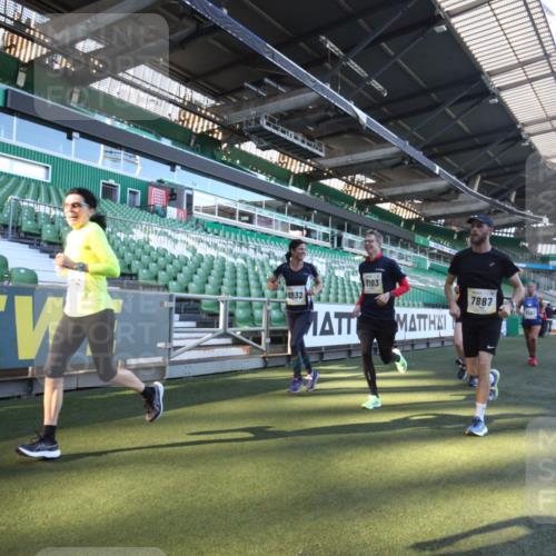 06.10.2024 - 19. swb-Marathon Bremen Yannick Fuchs http://msf.ph/oto/7360682 06.10.2024 10:26:56 Laufen im Stadion 7008, 7491, 7576, 7720, 7887, 7953, 8103, 8172, 8238, 8239, 8335, 8452, 8460, 8475, 8561, 8567, 8568, 8578, 8580, 8585, 8636, 8645, 8652, 8732, 8817, 8870, 8904, 9016, 9025, 9032, 9070, 9110 meine-sportfotos.de