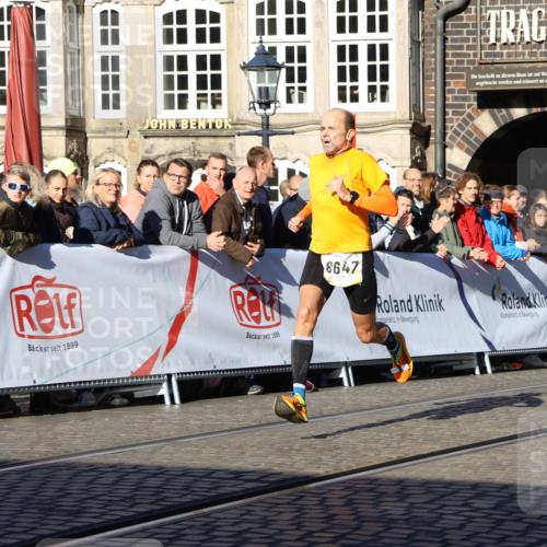 06.10.2024 - 19. swb-Marathon Bremen Strokosch-Dieckow http://msf.ph/oto/7360686 06.10.2024 10:32:59 Ziel 8647 meine-sportfotos.de