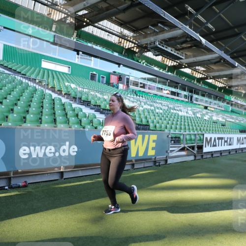 06.10.2024 - 19. swb-Marathon Bremen Yannick Fuchs http://msf.ph/oto/7360691 06.10.2024 10:42:22 Laufen im Stadion 7096, 7097, 7163, 7291, 7422, 7426, 7483, 7497, 7676, 7712, 7755, 7795, 7866, 7901, 8087, 8299, 8307, 8344, 8386, 8387, 8503, 8669, 8692, 8706, 8882, 8886, 8887, 8917, 8942, 8959, 8976, 9045, 9998 meine-sportfotos.de