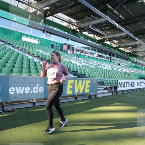 06.10.2024 - 19. swb-Marathon Bremen Yannick Fuchs http://msf.ph/oto/7360703 06.10.2024 10:42:22 Laufen im Stadion 7096, 7097, 7163, 7291, 7422, 7426, 7483, 7497, 7676, 7712, 7755, 7795, 7866, 7901, 8087, 8299, 8307, 8344, 8386, 8387, 8503, 8669, 8692, 8706, 8882, 8886, 8887, 8917, 8942, 8959, 8976, 9045, 9998 meine-sportfotos.de