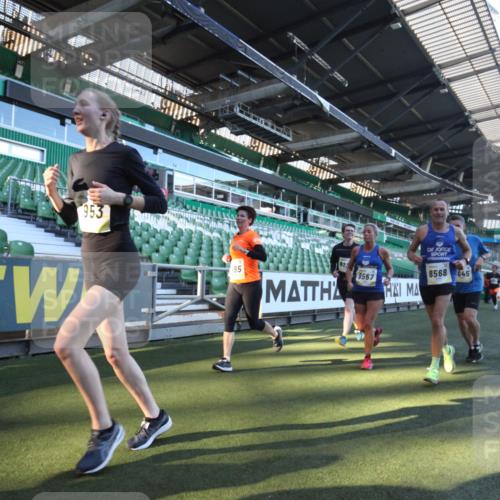 06.10.2024 - 19. swb-Marathon Bremen Yannick Fuchs http://msf.ph/oto/7360721 06.10.2024 10:26:58 Laufen im Stadion 7008, 7491, 7576, 7720, 7833, 7887, 7953, 8103, 8172, 8238, 8239, 8335, 8452, 8460, 8475, 8561, 8567, 8568, 8578, 8580, 8585, 8610, 8636, 8645, 8652, 8732, 8764, 8777, 8817, 8870, 8901, 8904, 9016, 9025, 9032, 9070, 9110 meine-sportfotos.de