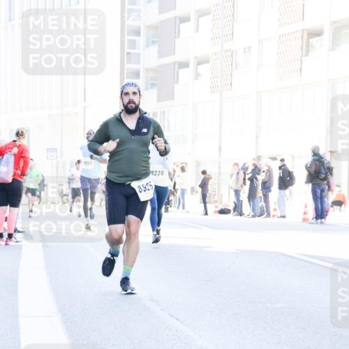 06.10.2024 - 19. swb-Marathon Bremen Matties Gatica Varas http://msf.ph/oto/7360723 06.10.2024 10:39:15 Laufen 1650, 8915, 8228 meine-sportfotos.de