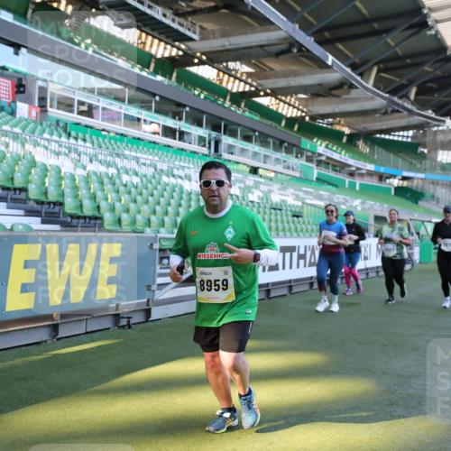 06.10.2024 - 19. swb-Marathon Bremen Yannick Fuchs http://msf.ph/oto/7360744 06.10.2024 10:42:25 Laufen im Stadion 7096, 7097, 7291, 7422, 7426, 7483, 7497, 7676, 7755, 7795, 7866, 7901, 8087, 8262, 8299, 8307, 8344, 8386, 8387, 8484, 8487, 8503, 8669, 8692, 8706, 8882, 8886, 8887, 8917, 8942, 8959, 8976, 9045, 9998 meine-sportfotos.de