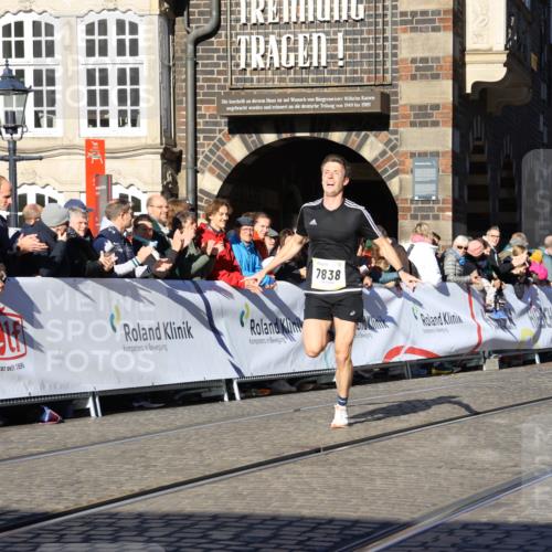 06.10.2024 - 19. swb-Marathon Bremen Strokosch-Dieckow http://msf.ph/oto/7360749 06.10.2024 10:33:29 Ziel 7838, 8664 meine-sportfotos.de