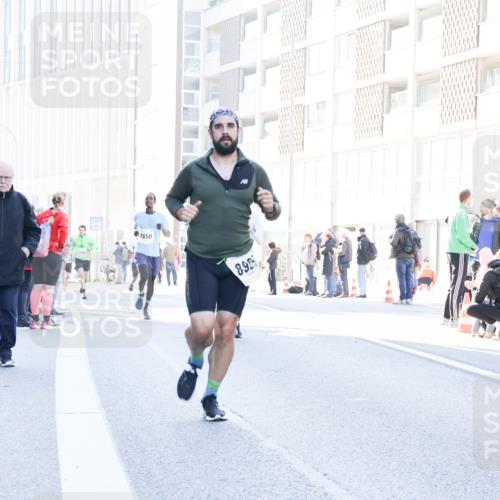 06.10.2024 - 19. swb-Marathon Bremen Matties Gatica Varas http://msf.ph/oto/7360768 06.10.2024 10:39:16 Laufen 7756, 7650, 8985 meine-sportfotos.de