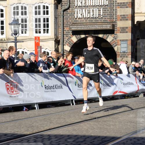06.10.2024 - 19. swb-Marathon Bremen Strokosch-Dieckow http://msf.ph/oto/7360773 06.10.2024 10:33:29 Ziel 7838, 8664 meine-sportfotos.de