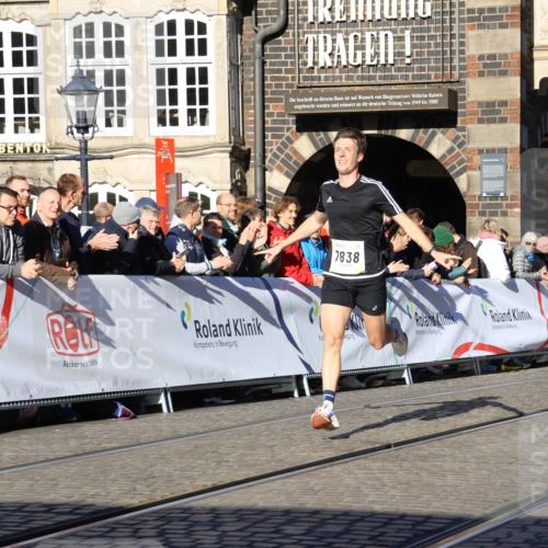 06.10.2024 - 19. swb-Marathon Bremen Strokosch-Dieckow http://msf.ph/oto/7360781 06.10.2024 10:33:29 Ziel 7838, 8664 meine-sportfotos.de