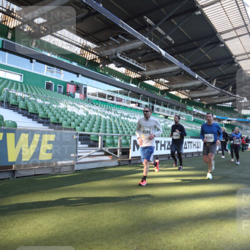 06.10.2024 - 19. swb-Marathon Bremen Yannick Fuchs http://msf.ph/oto/7360789 06.10.2024 10:27:09 Laufen im Stadion 7008, 7491, 7560, 7717, 7833, 7887, 7953, 8103, 8150, 8172, 8238, 8239, 8335, 8460, 8475, 8561, 8567, 8568, 8580, 8585, 8610, 8635, 8636, 8645, 8652, 8658, 8732, 8764, 8777, 8817, 8856, 8901, 8904, 9016, 9027, 9032, 9085, 9110 meine-sportfotos.de