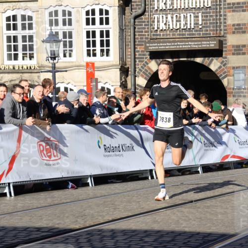 06.10.2024 - 19. swb-Marathon Bremen Strokosch-Dieckow http://msf.ph/oto/7360791 06.10.2024 10:33:30 Ziel 7838, 8664 meine-sportfotos.de