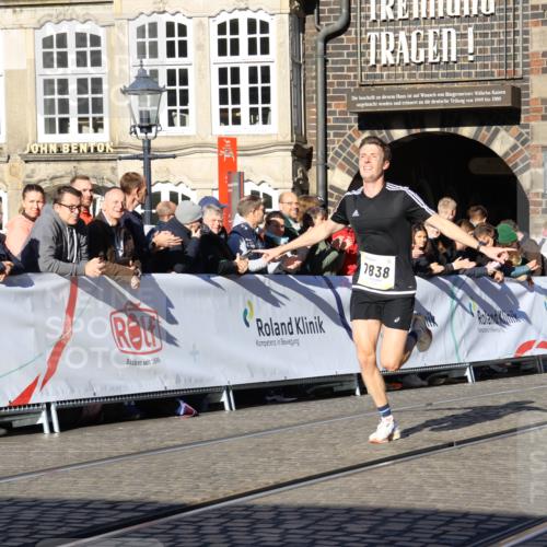 06.10.2024 - 19. swb-Marathon Bremen Strokosch-Dieckow http://msf.ph/oto/7360798 06.10.2024 10:33:30 Ziel 7838, 8664 meine-sportfotos.de