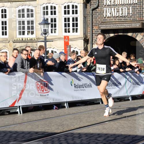 06.10.2024 - 19. swb-Marathon Bremen Strokosch-Dieckow http://msf.ph/oto/7360806 06.10.2024 10:33:30 Ziel 7838, 8664 meine-sportfotos.de