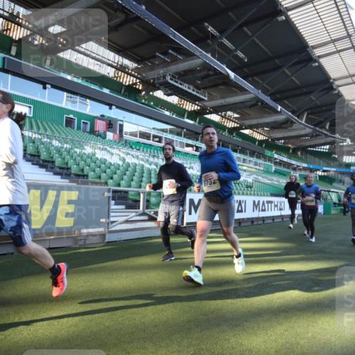 06.10.2024 - 19. swb-Marathon Bremen Yannick Fuchs http://msf.ph/oto/7360811 06.10.2024 10:27:10 Laufen im Stadion 7008, 7491, 7560, 7717, 7833, 7887, 7953, 8103, 8150, 8172, 8238, 8239, 8335, 8460, 8475, 8561, 8567, 8568, 8580, 8585, 8610, 8635, 8636, 8645, 8652, 8658, 8732, 8764, 8774, 8777, 8817, 8856, 8901, 8904, 9016, 9027, 9032, 9085, 9110 meine-sportfotos.de