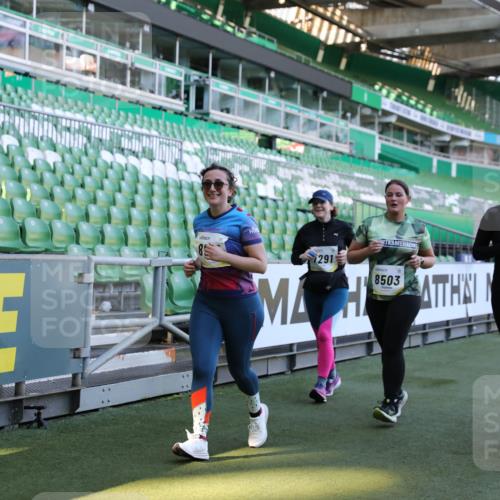 06.10.2024 - 19. swb-Marathon Bremen Yannick Fuchs http://msf.ph/oto/7360817 06.10.2024 10:42:26 Laufen im Stadion 7096, 7097, 7291, 7422, 7426, 7483, 7497, 7676, 7755, 7795, 7866, 7901, 8087, 8262, 8299, 8307, 8344, 8386, 8387, 8484, 8487, 8503, 8669, 8692, 8706, 8882, 8886, 8887, 8917, 8942, 8959, 8976, 9045, 9998 meine-sportfotos.de