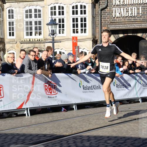 06.10.2024 - 19. swb-Marathon Bremen Strokosch-Dieckow http://msf.ph/oto/7360820 06.10.2024 10:33:30 Ziel 7838, 8664 meine-sportfotos.de